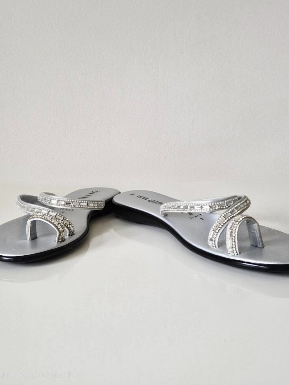 Italian Shoemakers Toscanella “Amaris” Toe Ring Sandals – Silver – Size 7 (NWOT)